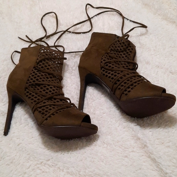 Breckelles Shoes - Picture 1 of 7